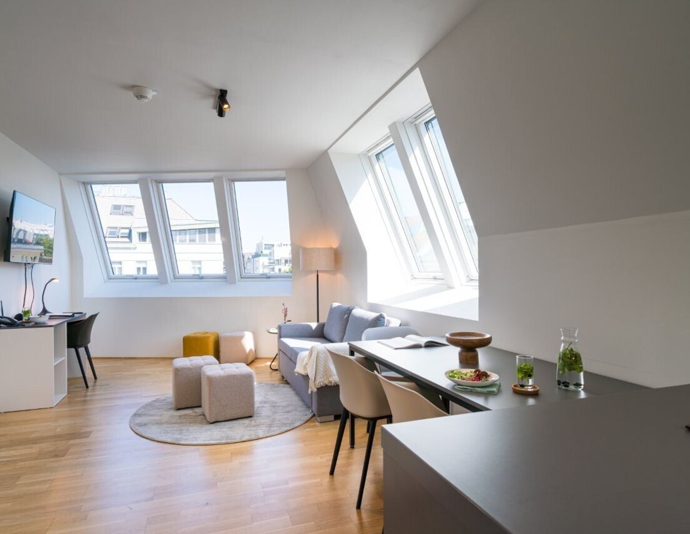 sonnige DG-Wohnung mit besonderem Flair!