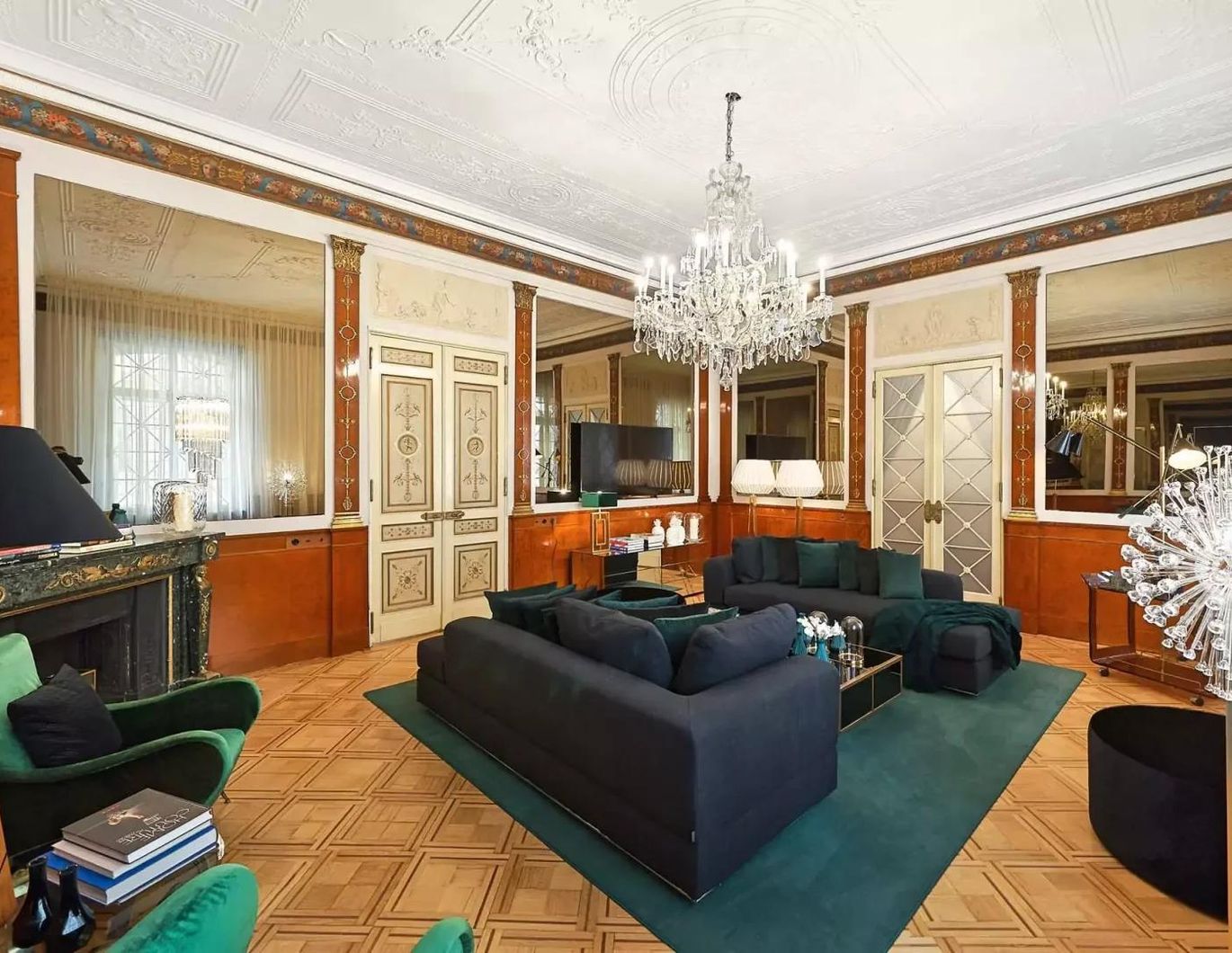 Exklusive Palais-Residenz mit Privatgarten nahe Karlsplatz
