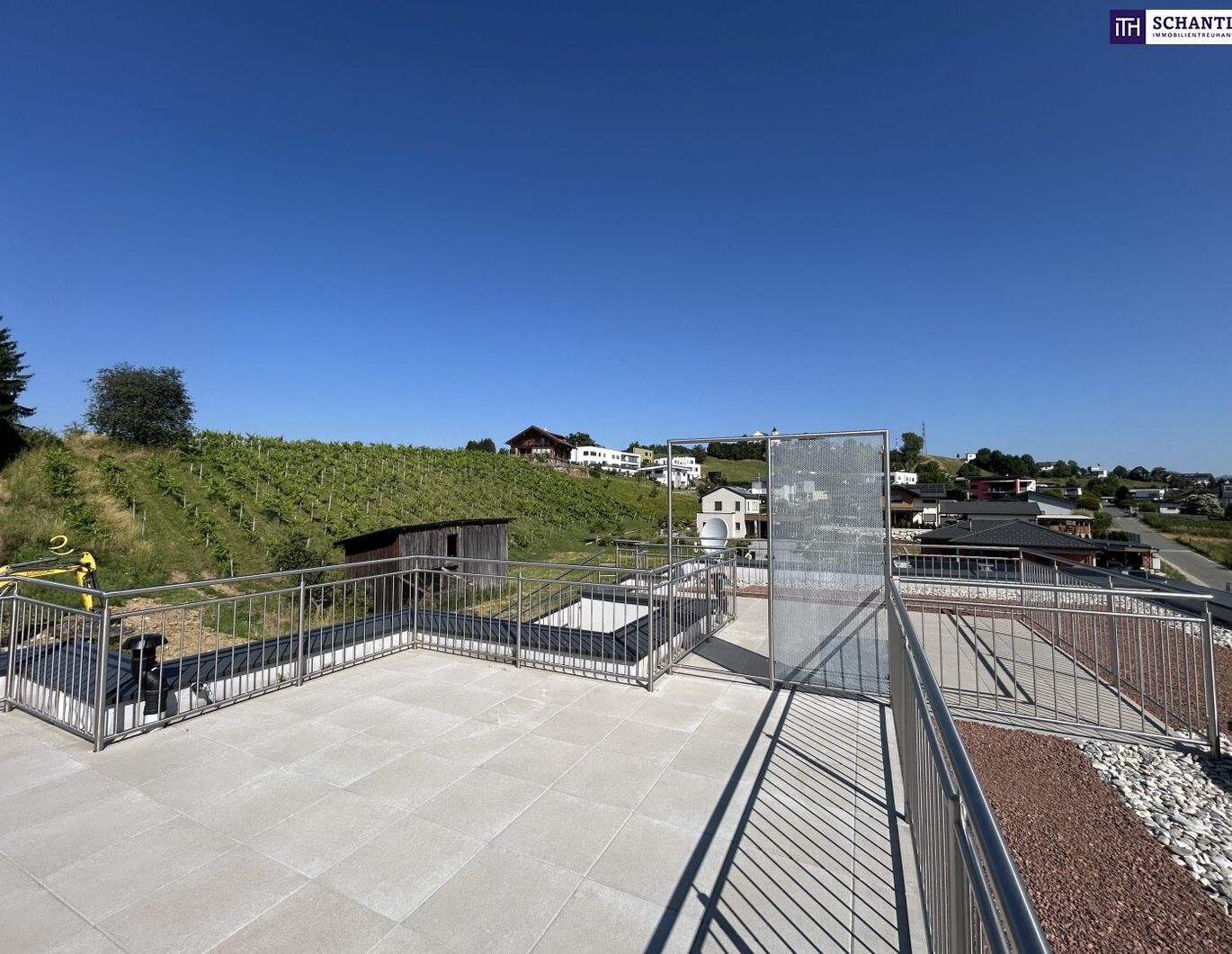 TRAUMHAFTES DOPPELHAUS mitten in den IDYLLISCHEN Weinbergen - mit DOPPELGARAGE, GARTEN, TERRASSE & DACHTERRASSE!