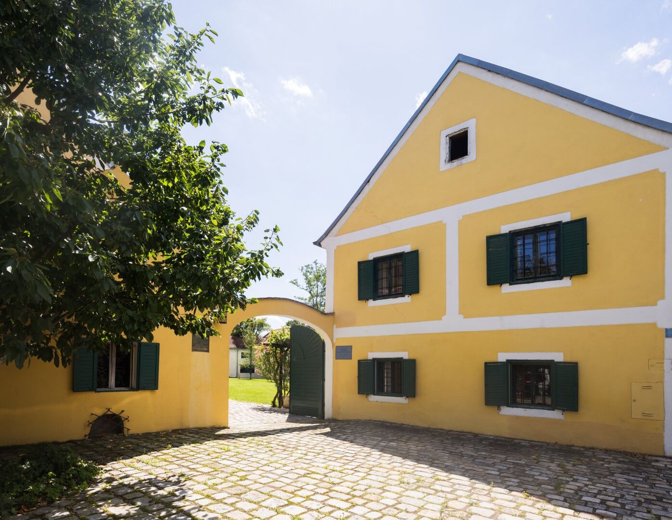 Historische Mühle inmitten von Wiesen und Feldern, nur unweit von Wien