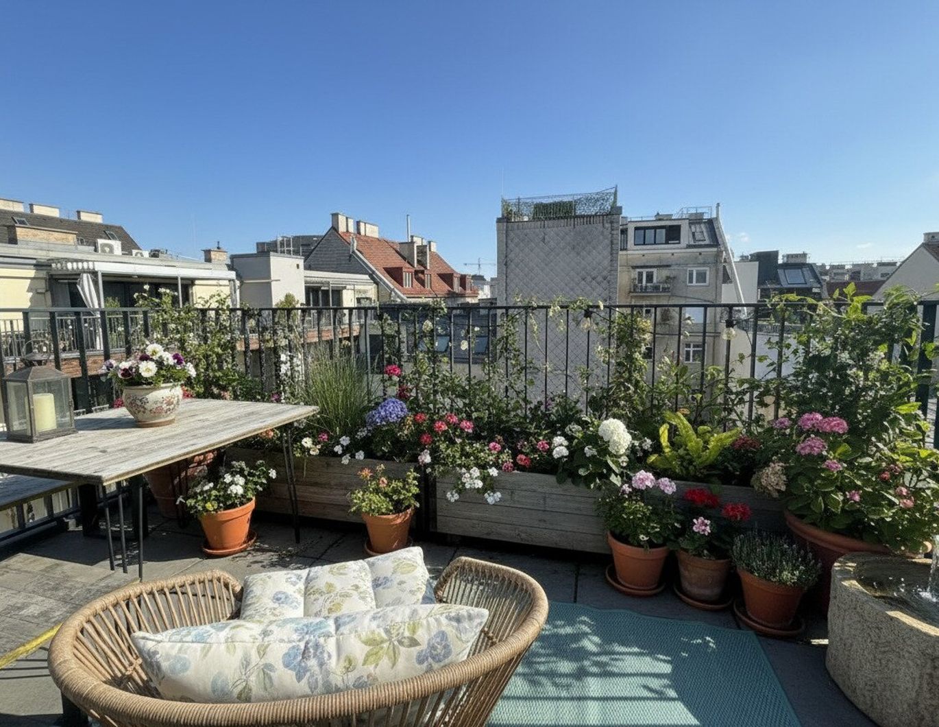 Exklusive Dachgeschoss-Wohnung: 4 Zimmer & 3 Terrassen (Heizkosten inkl.)