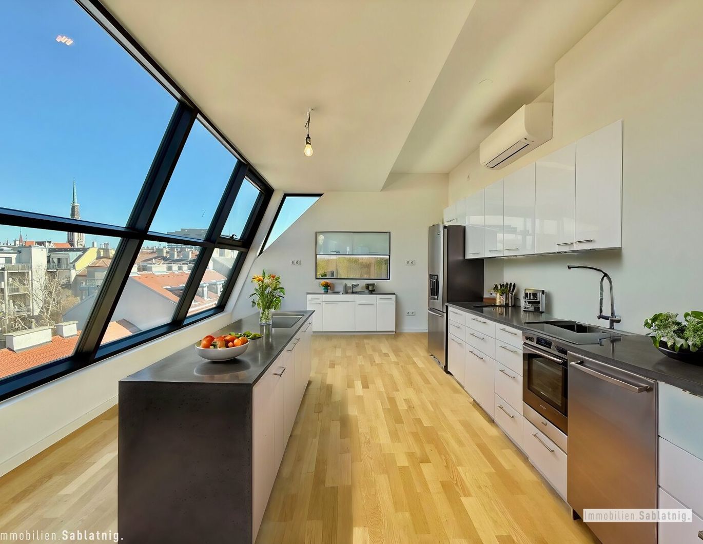 MODERN & STILVOLL! Traumhafte DG-Wohnung mit 2 Terrassen im Herzen von Wien!