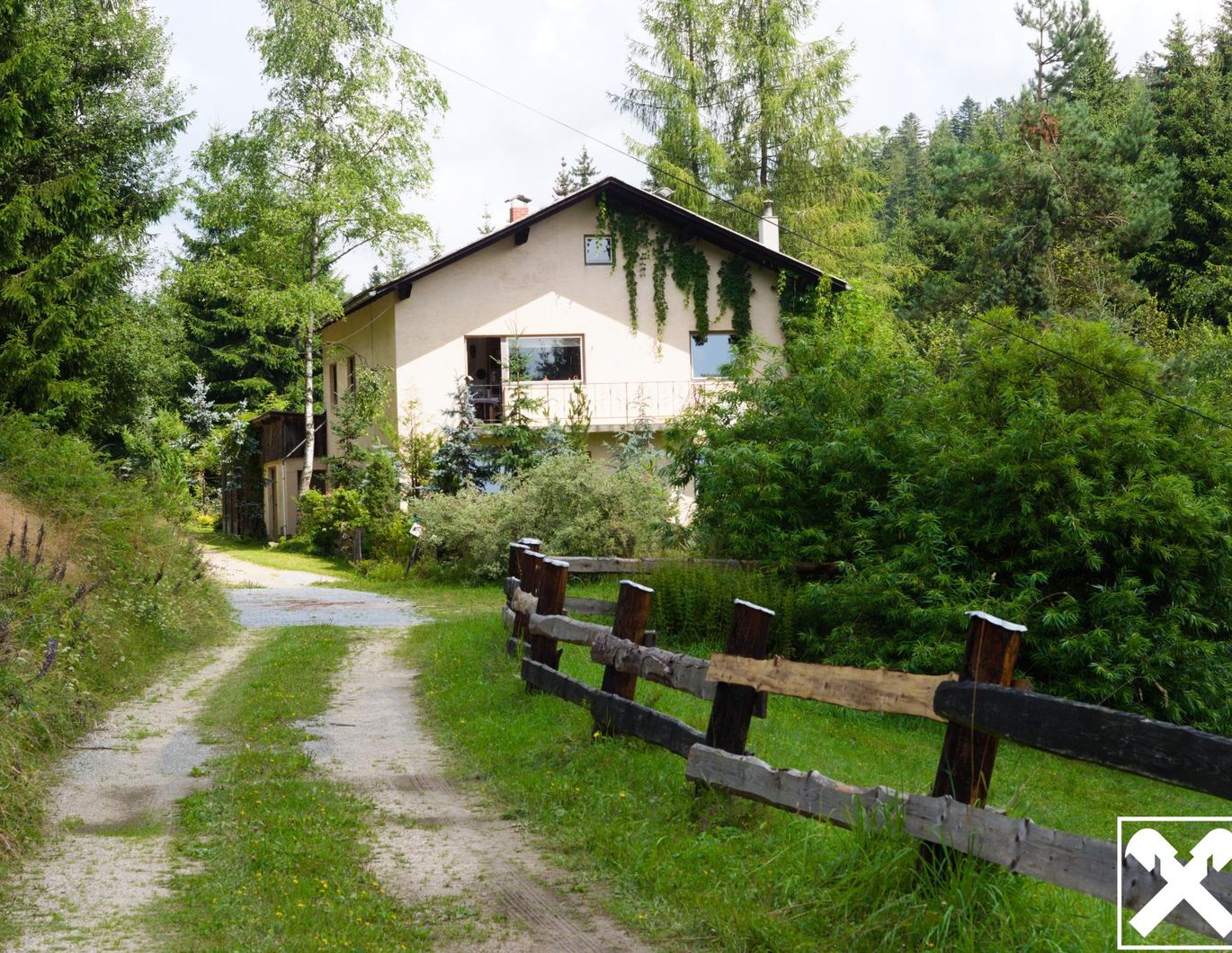 Wohnhaus mit 2 Wohneinheiten in idyllischer, ruhiger Lage