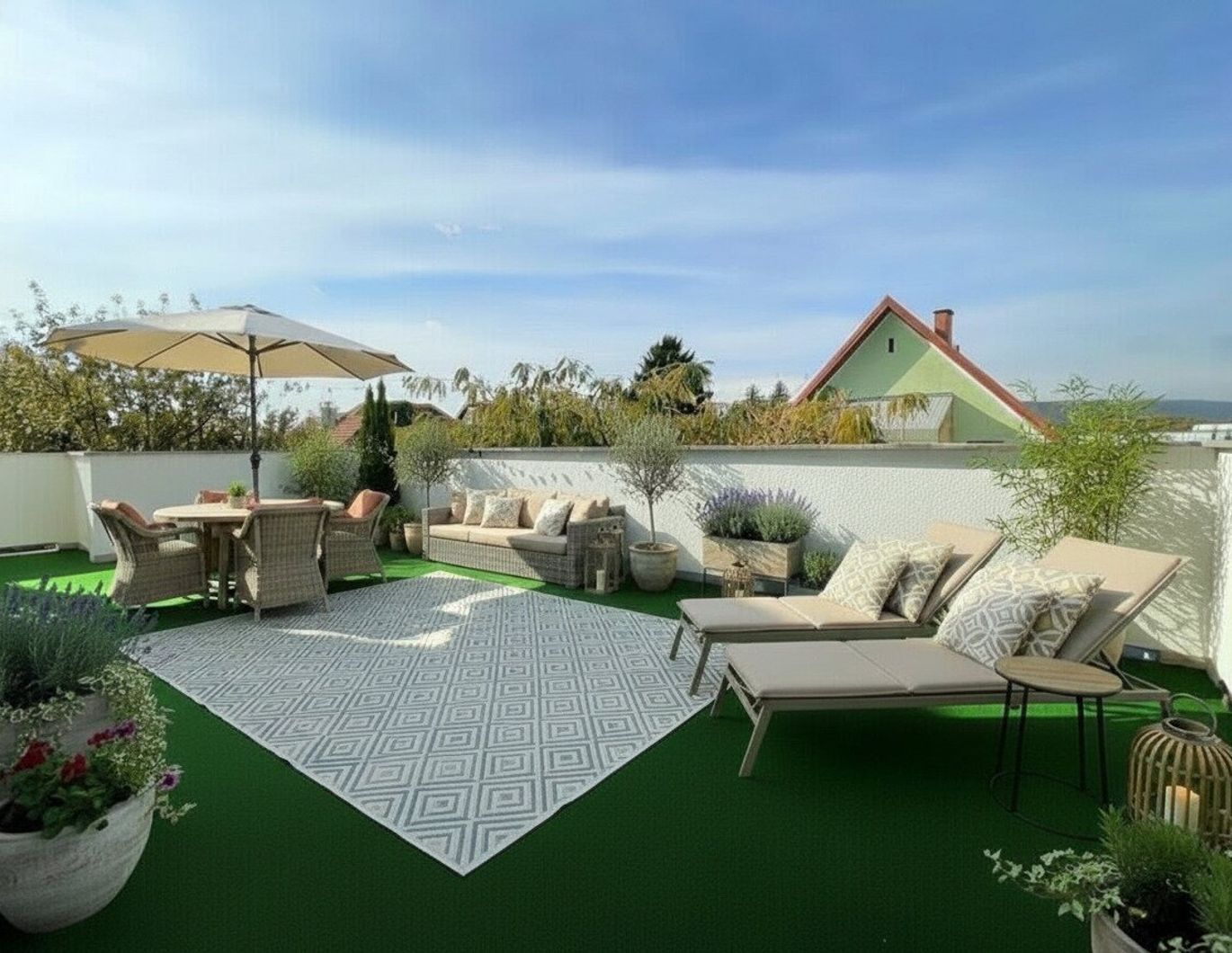 Hafnerstrasse - 4-Zimmer-Wohnung mit gemütlicher Loggia, schöner Terrasse & 2 Stellplätzen !