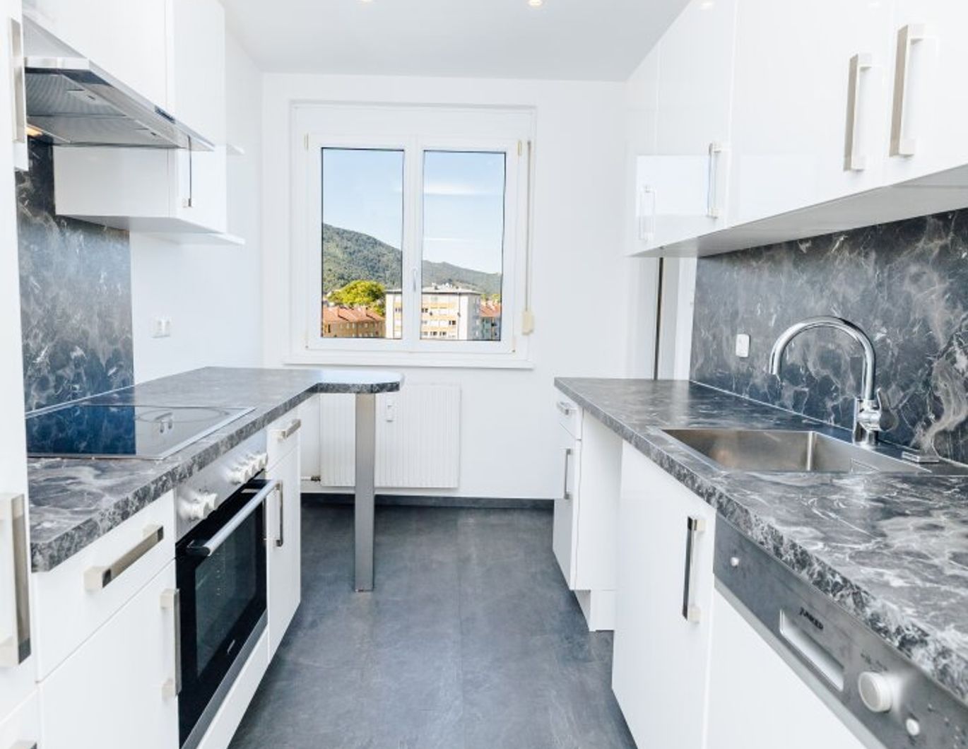 HAUSTIERE ERLAUBT I RUHIGE LAGE I 6. STOCK MIT LIFT I TOP DEAL I WESTBALKON I BADEWANNE I MODERNISIERT I SMARTE RAUMAUFTEILUNG I PROJEKT WOHNEN