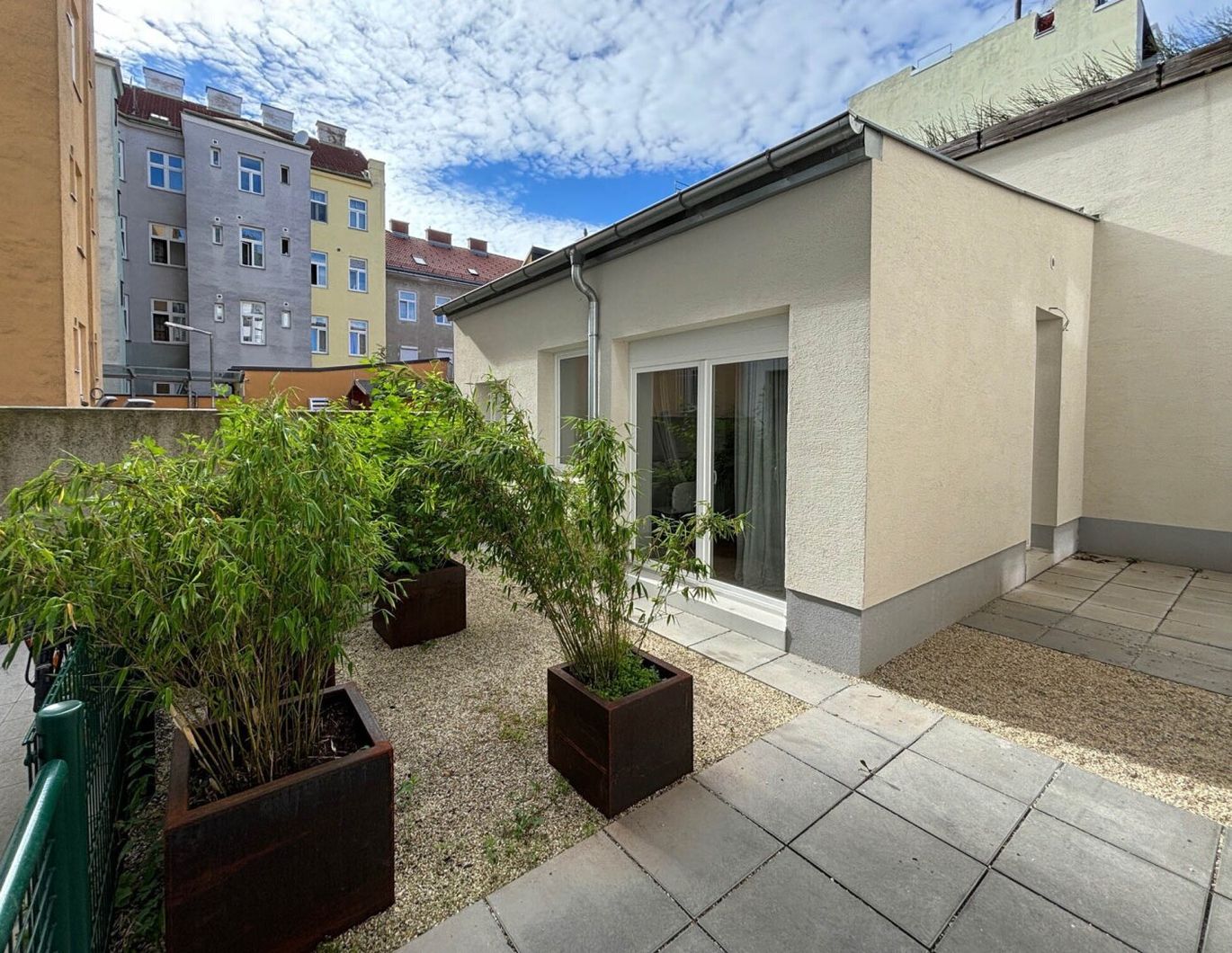 Wohntraum mit Innenhof-Terrasse in absoluter Ruhelage!