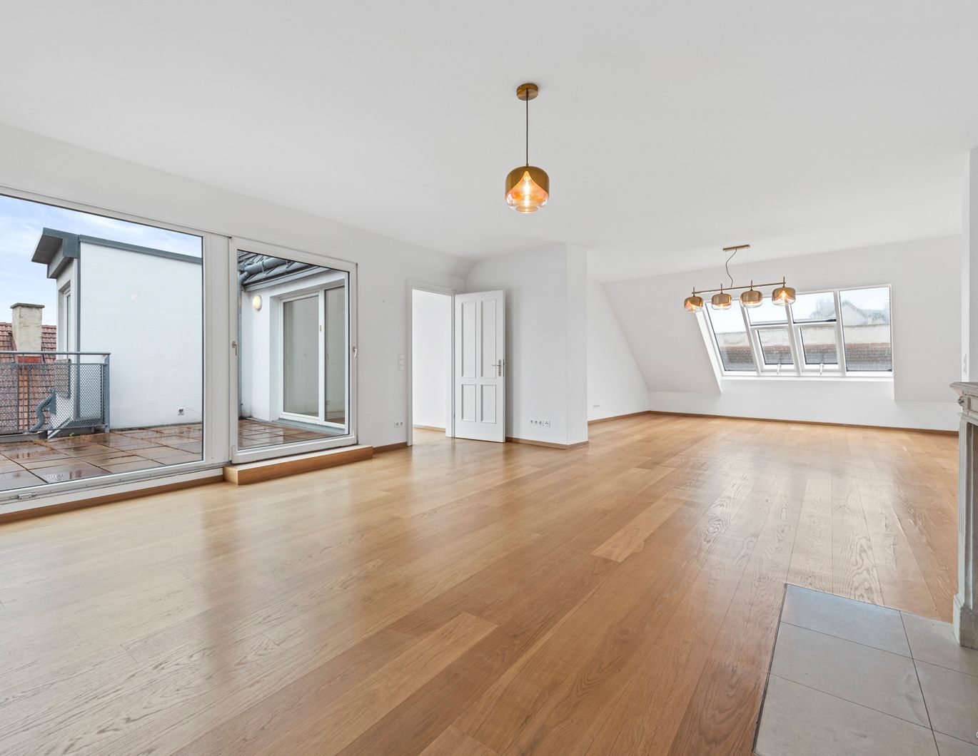Exklusive Dachgeschosswohnung auf drei Ebenen mit Terrassen, Kamin und Panoramablick ! Top Lage !