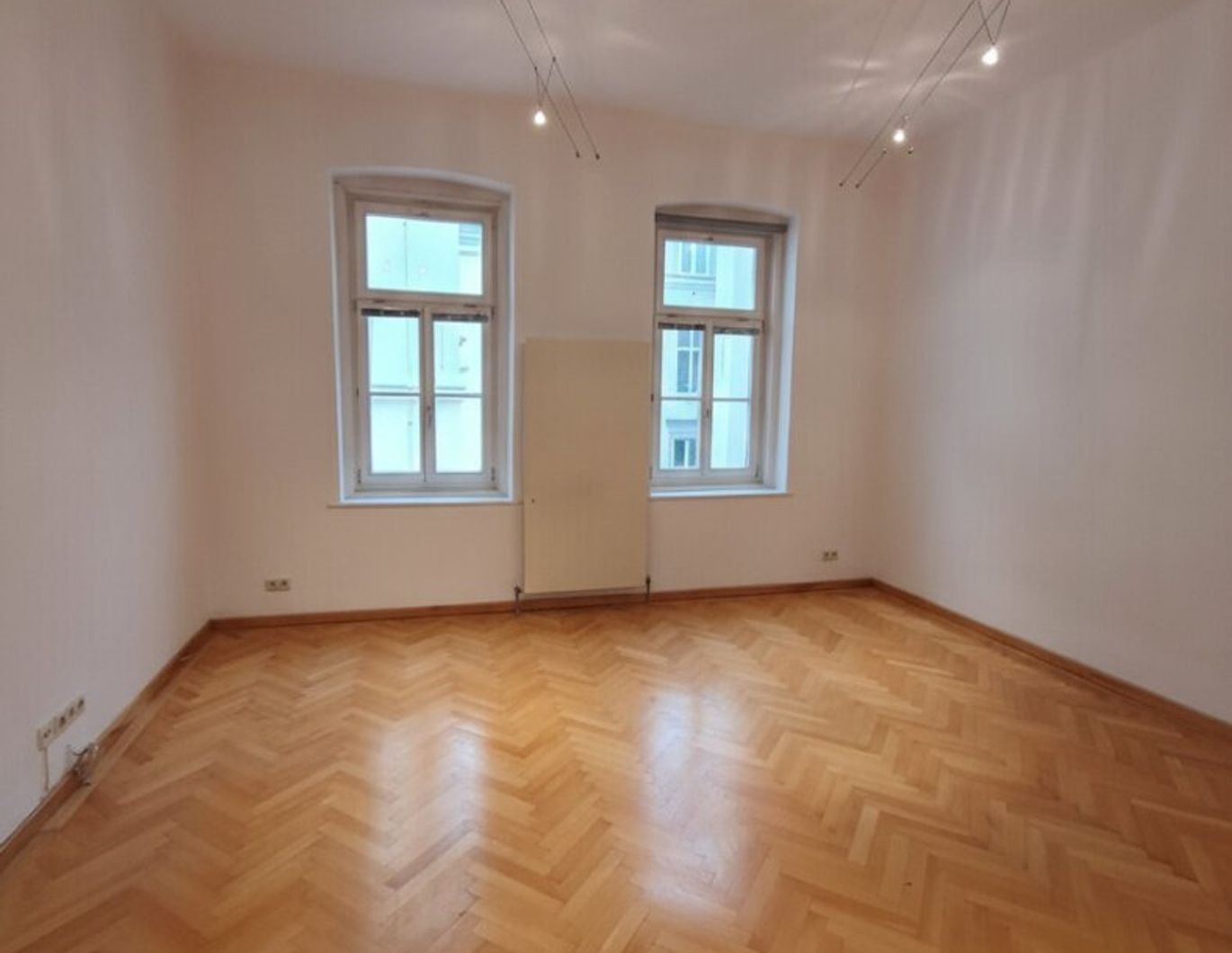 Hell, viele Fenster und idealer Grundriss für 2 Personen