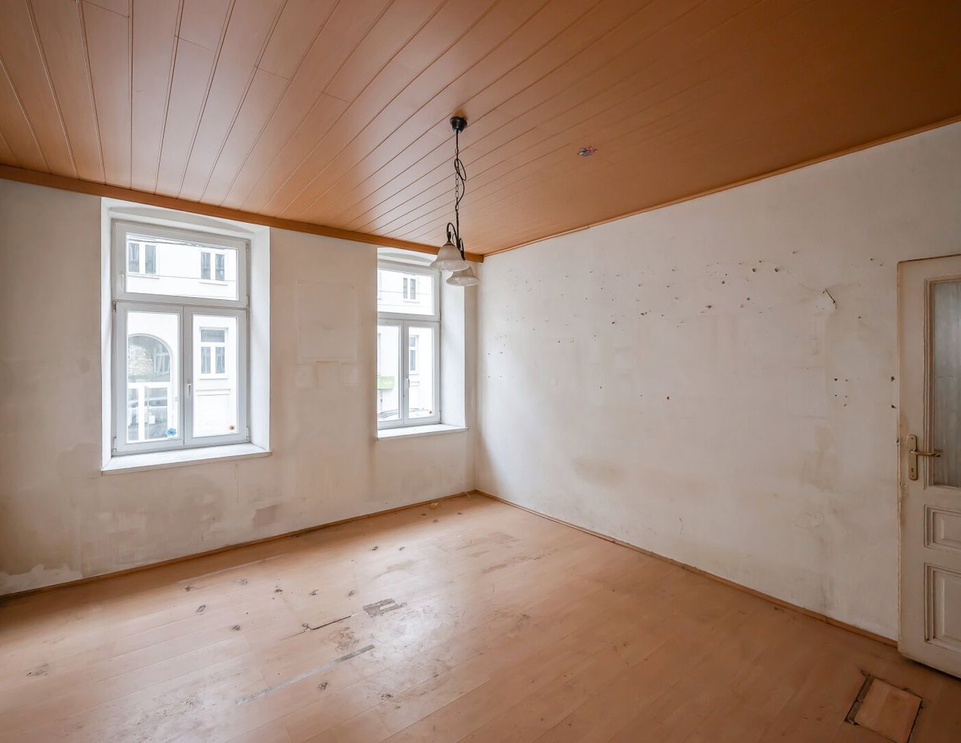 ++NEU++ 2-Zimmer Altbau-Wohnung (renovierungsbedürftig), viel Potenzial!