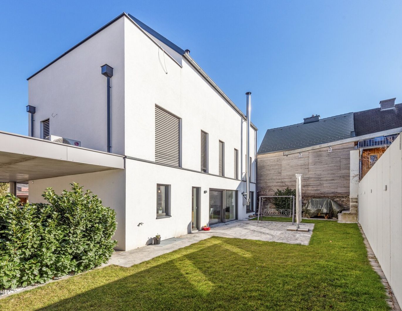 Modern und durchdacht! Familienhaus mit privatem Stadtgarten | 5 Zimmer | 2 Autostellplätze | Voll unterkellert