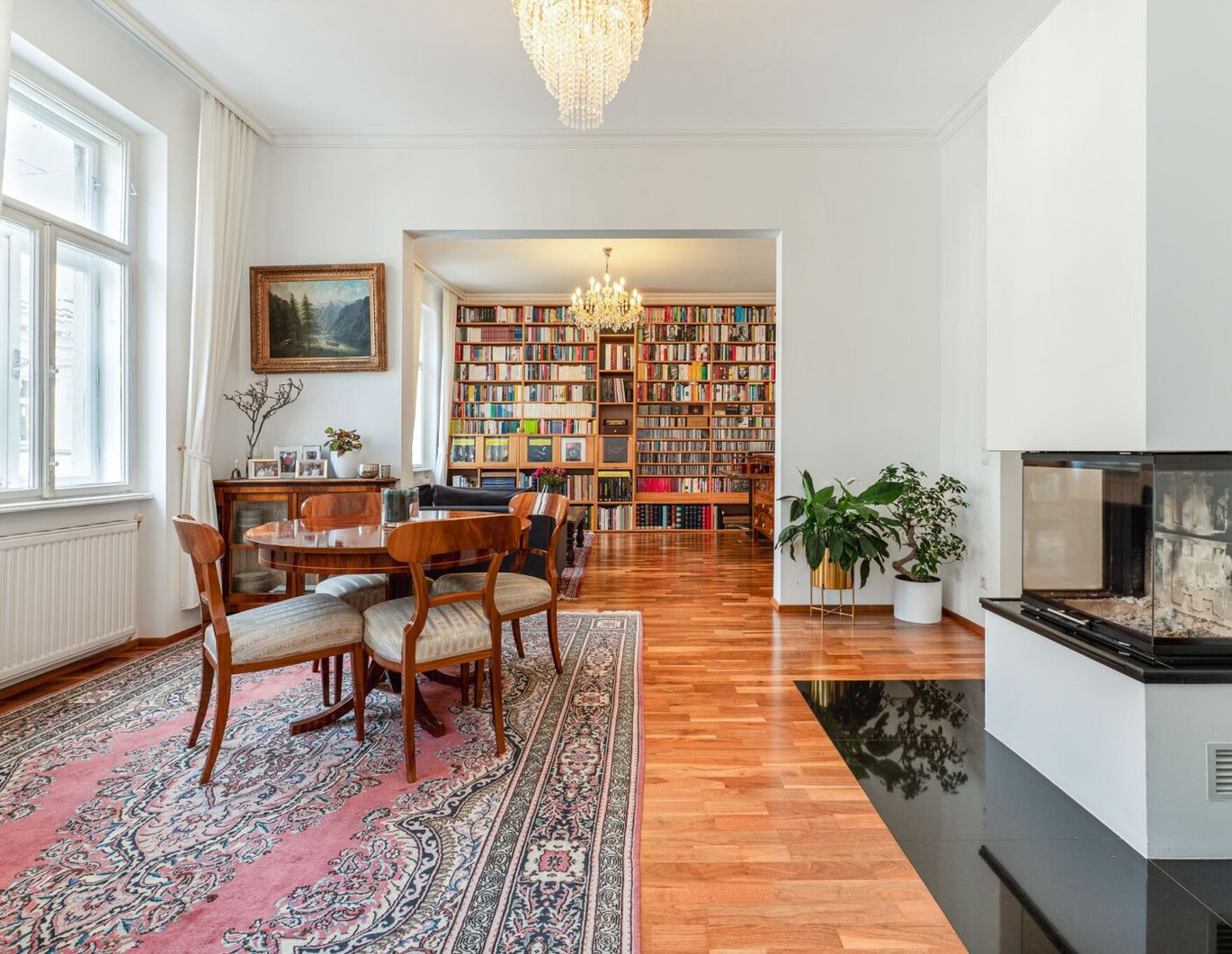 TRAUMHAFTE 4-ZIMMER ALTBAU-WOHNUNG MIT KAMIN