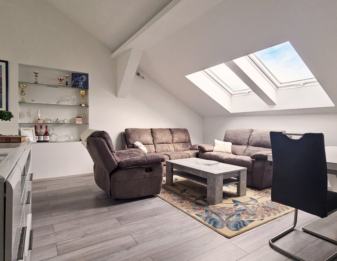 Große Eigentumswohnung mit 2 Einheiten, Dachterrassen und vielseitigem Nutzungspotenzial in 1120 Wien