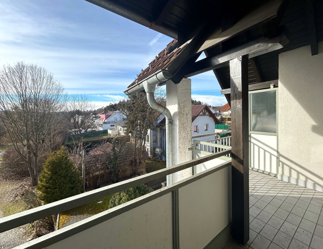 TRAUMWOHNUNG IN PREGARTEN - 3 ZIMMER MIT BALKON UND PARKPLATZ NEU SANIERT