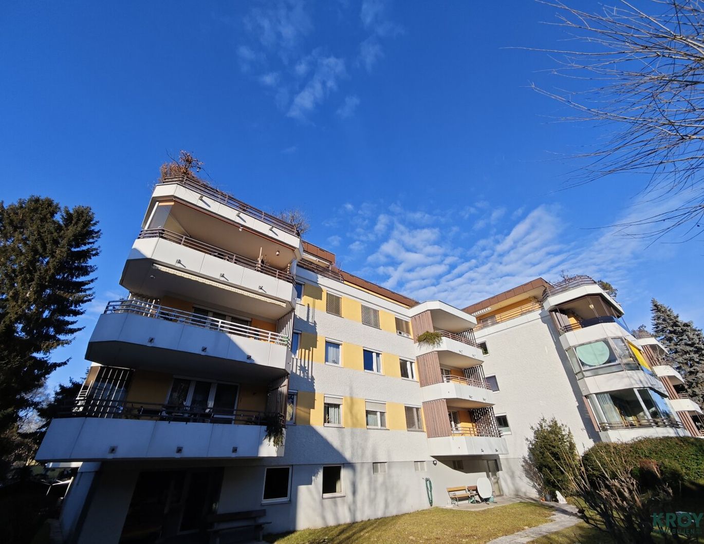 Großzügige 2-Zimmer-Wohnung mit sonnigem Balkon und PKW-Stellplatz - Ruhige Lage Nähe Salzach