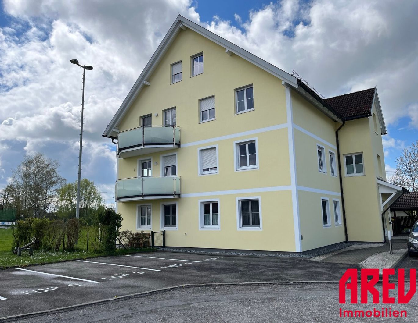 3-Zimmer Wohnung mit Eigengarten und PKW-Stellplatz