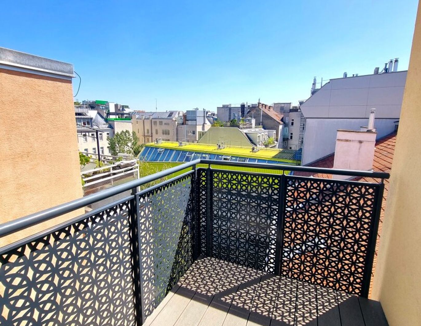 Smartes Wohnen über den Dächern! Raffiniert eingerichtet + Durchdacht bis ins Detail + Hofseitiger Balkon + Perfekte Infrastruktur und Anbindung! Jetzt zugreifen!