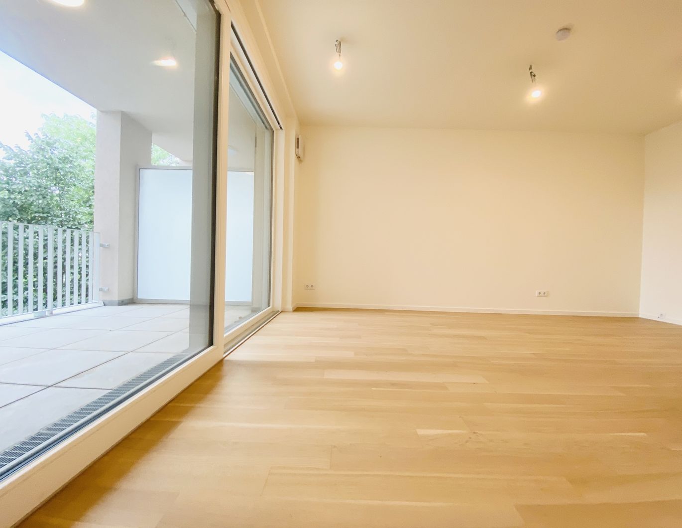 EXKLUSIVES WOHNEN IN OBER DÖBLING - Südseitige 2-Zimmer Wohnung mit großer Freifläche