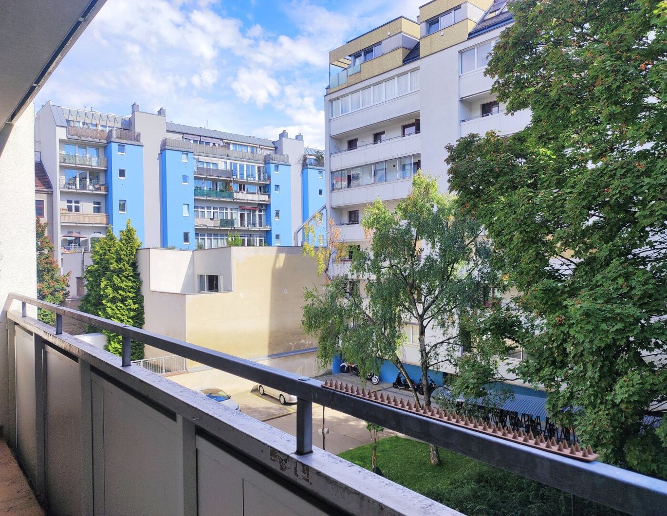 BLICK INS GRÜNE - 2 Zimmer mit Loggia direkt bei der U6