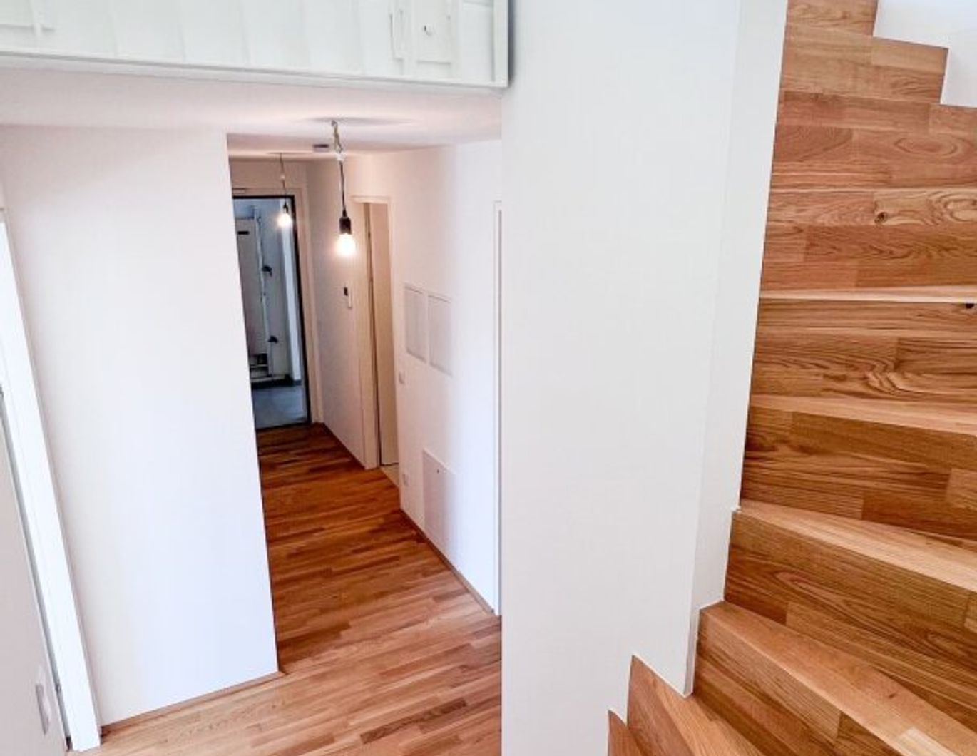 PROVISIONSFREI - HERRLICHE 2-ZIMMER-MAISONETTE MIT GROSSZÜGIGER TERRASSE + LOGGIA