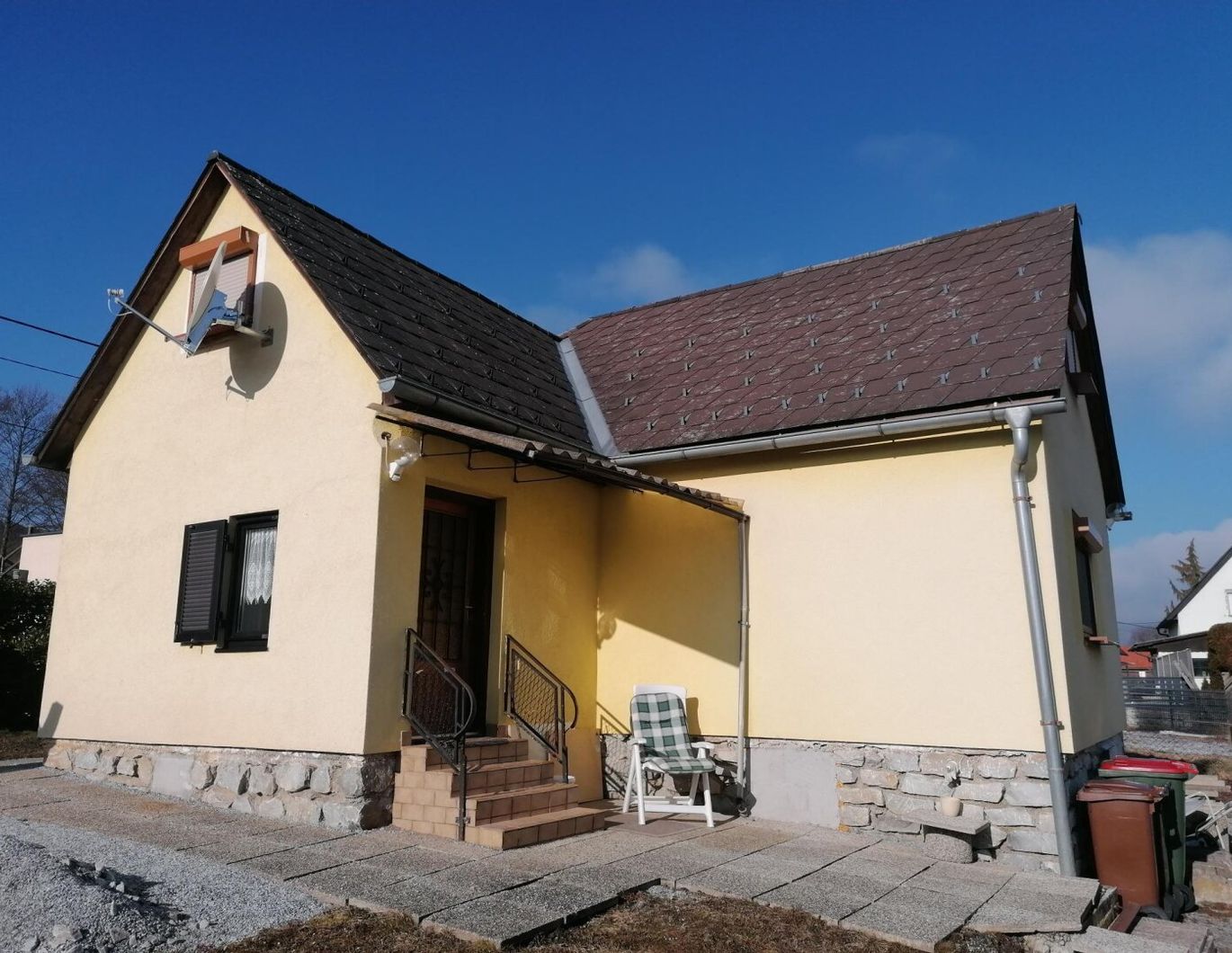 Klein, fein, mein: Kleines Wohnhaus in sehr sonniger und ruhiger Lage