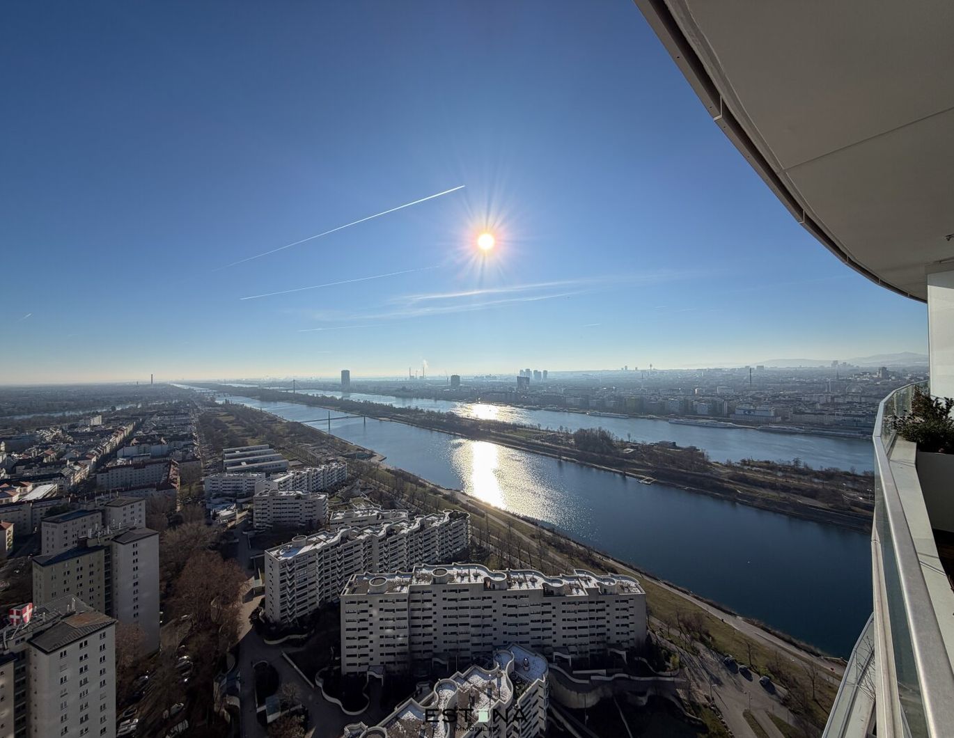 Sky-Living über der Donau im 30. Stock der exklusiven Danubeflats