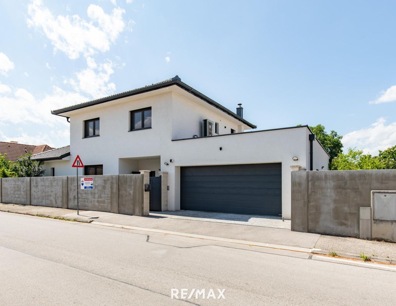 Großzügiges Familienhaus mit Garage, Photovoltaik, Einliegerwohnung!
