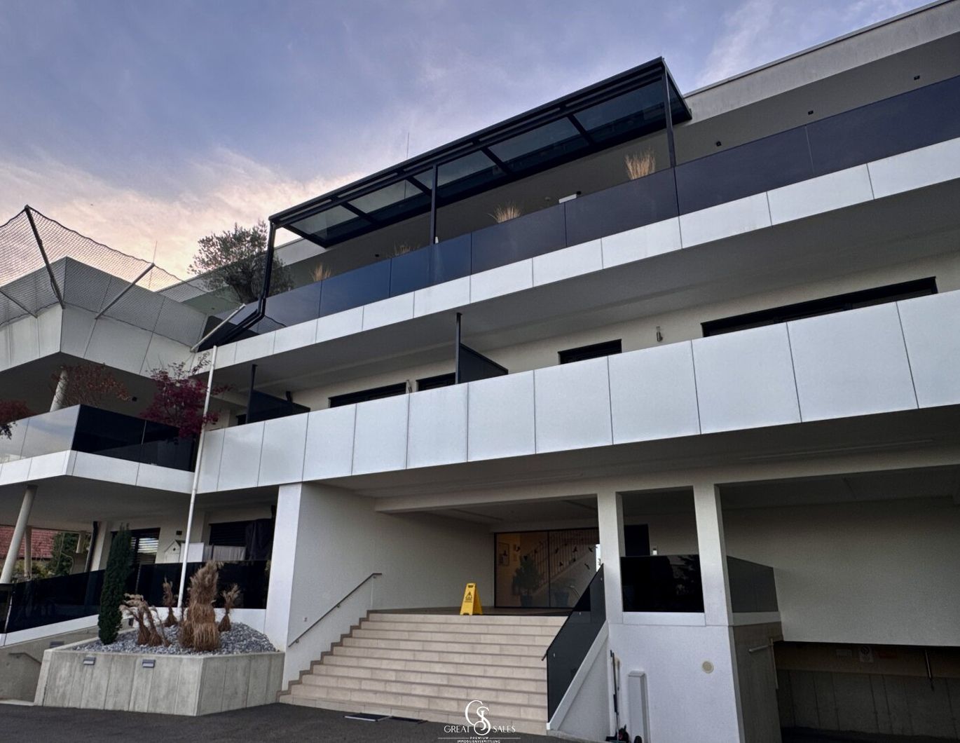 Luxuriöse 2-Zimmer-Wohnung mit großem Balkon in einer exklusiven Wohnanlage