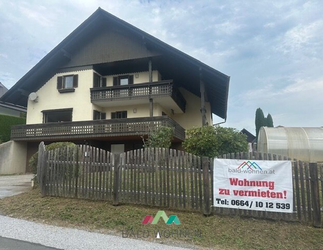 Traumhaftes Apartmenthaus in Wies: 4 Zimmer, Garten, Balkon & Garage, großen Keller für nur 867 €, Küche ist neu!