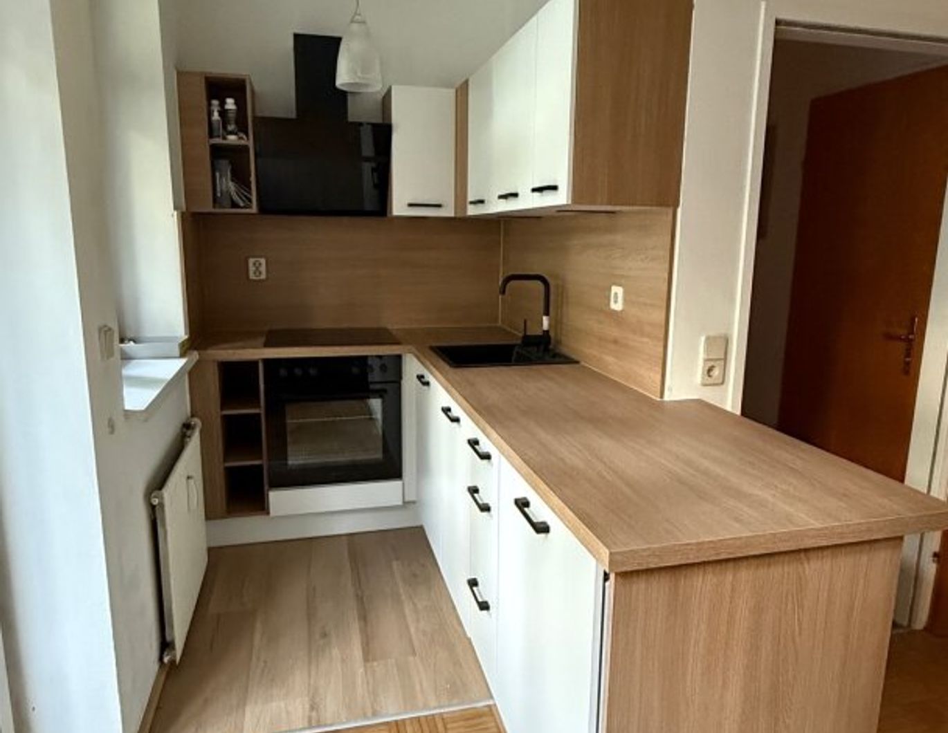 Gemütliche 2-Zimmer-Wohnung mit neu sanierter Küche und Balkon!