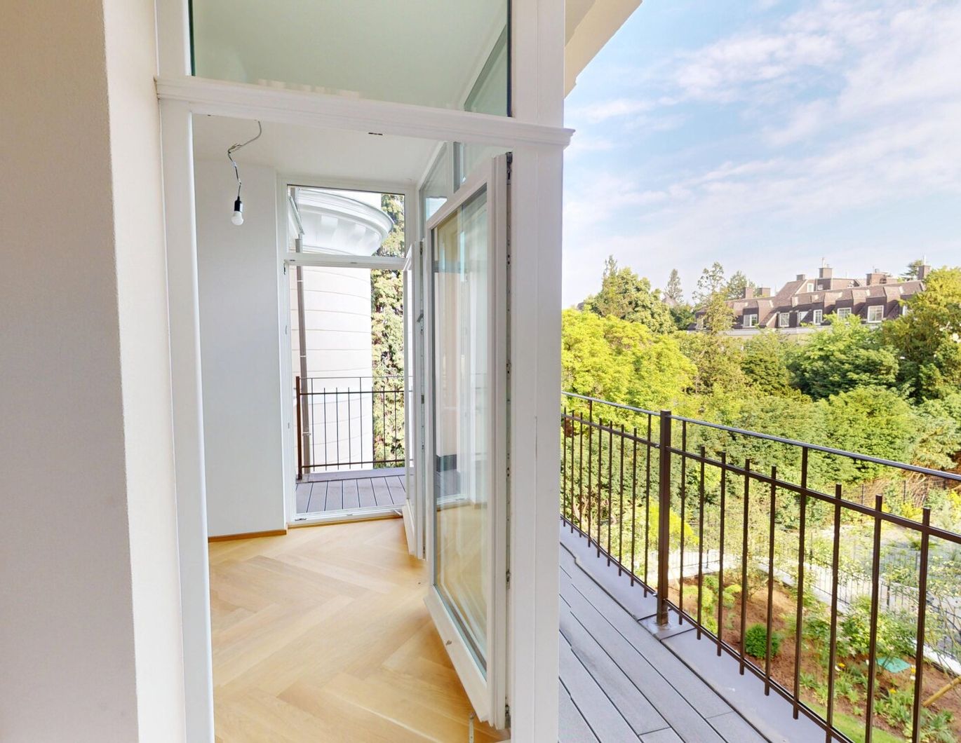Großzügiger Altbau I 2 Balkone I Revitalisierte Jugendstilvilla