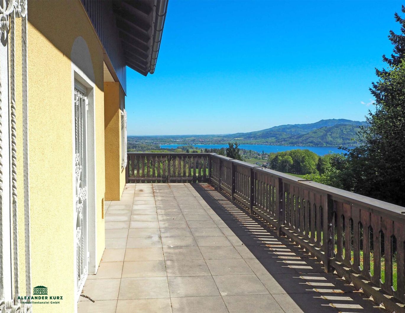 Haus in Alleinlage mit traumhafter Aussicht auf den Attersee