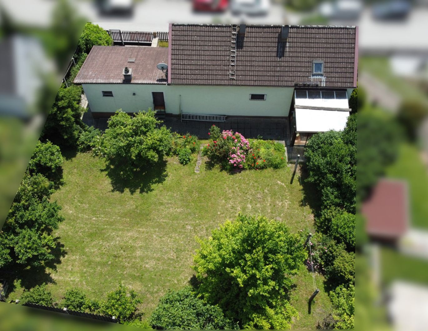 charmantes Einfamilienhaus mit großen Garten