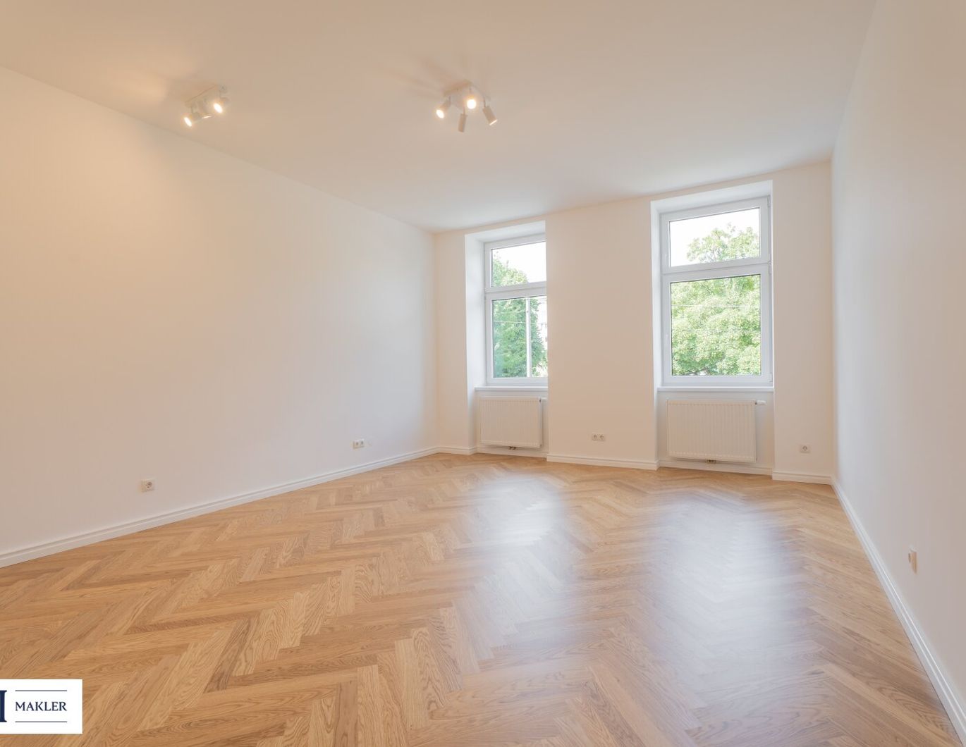 Erstbezug in ruhiger Lage - hochwertig sanierte 2-Zimmer Altbauwohnung am Laubepark