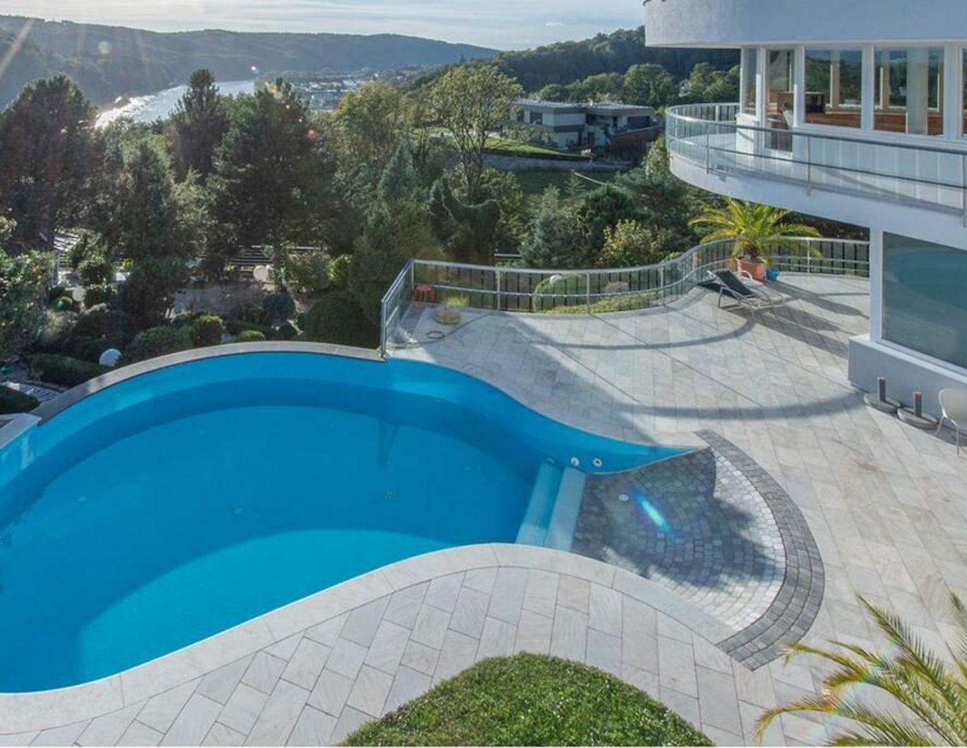 Unikat: LUXUSVILLA im ‚Beverly Hills' von Linz