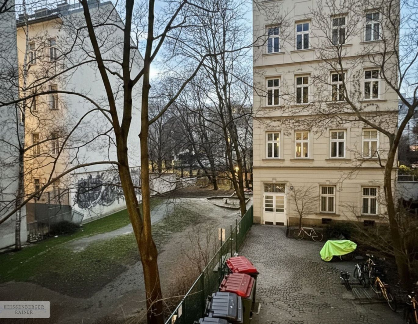 PLANQUADRAT, NASCHMARKT, SCHLEIFMÜHLGASSE /// UNBEFRISTETE ALTBAUWOHNUNG MIT HOFTERRASSE