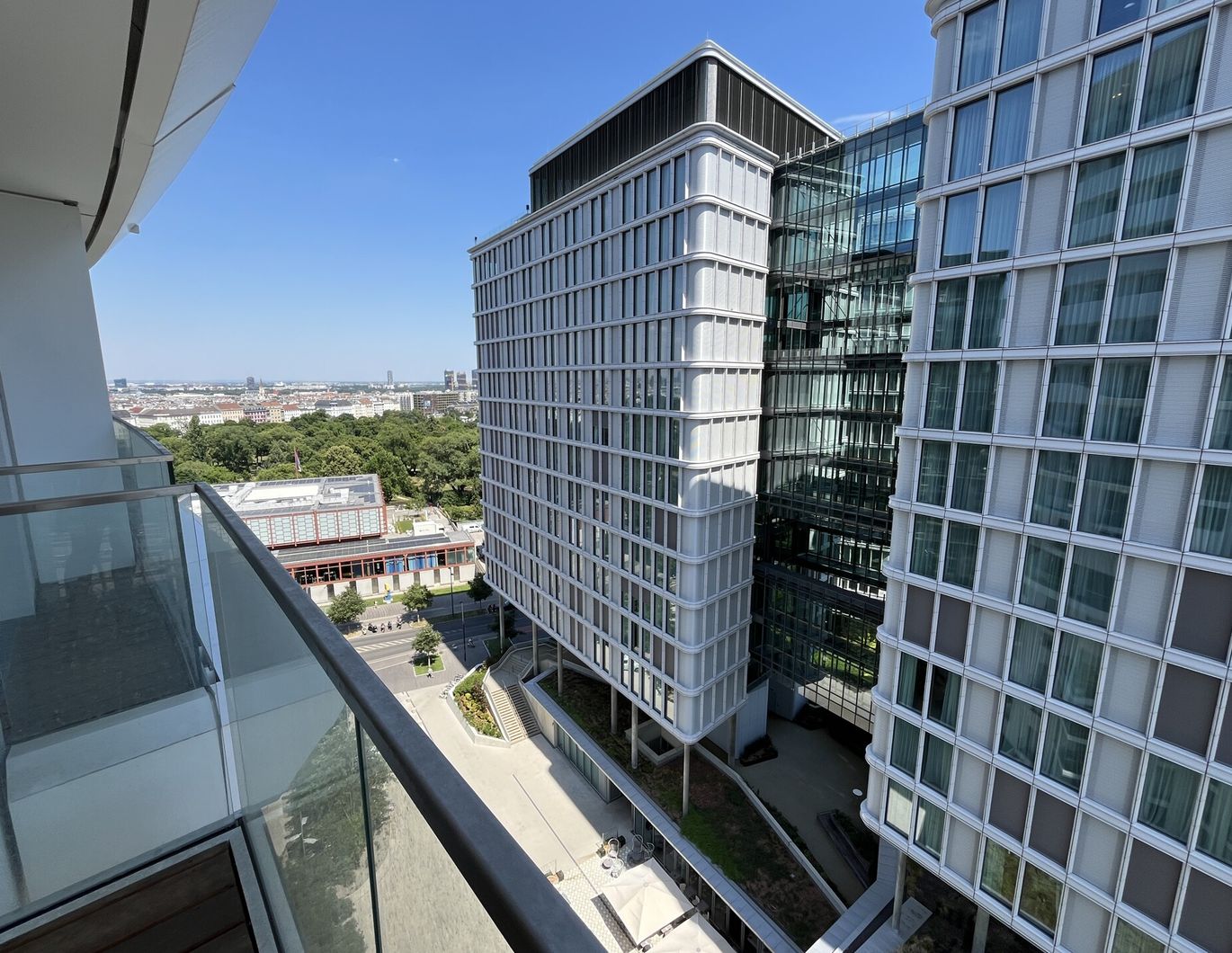 BelView Apartments: Geräumige 2-Zimmer-Wohung mit Freifläche im 12. Stock - zu mieten in 1100 Wien