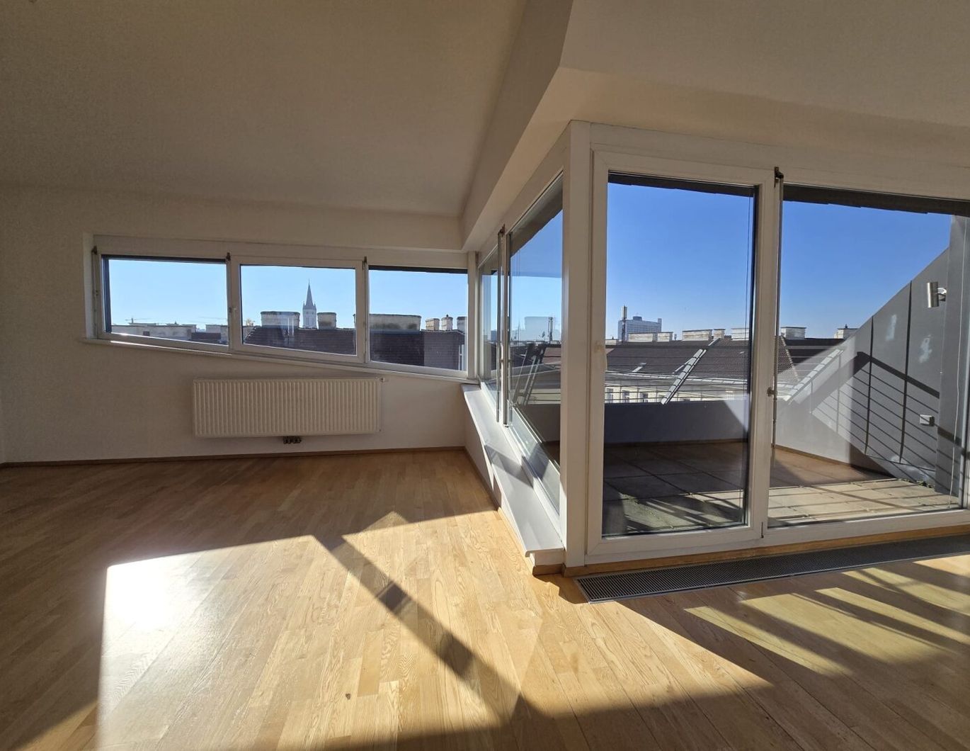 Die HAINBURG: Sonnig-südliches DG mit traumhaften Ausblick!