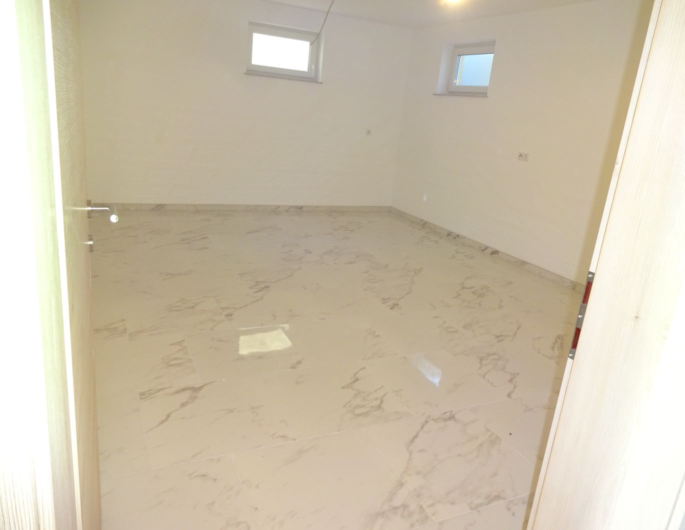 Modernes Niedrigenergiehaus mit Garage,Garten,Terasse und PV Anlage