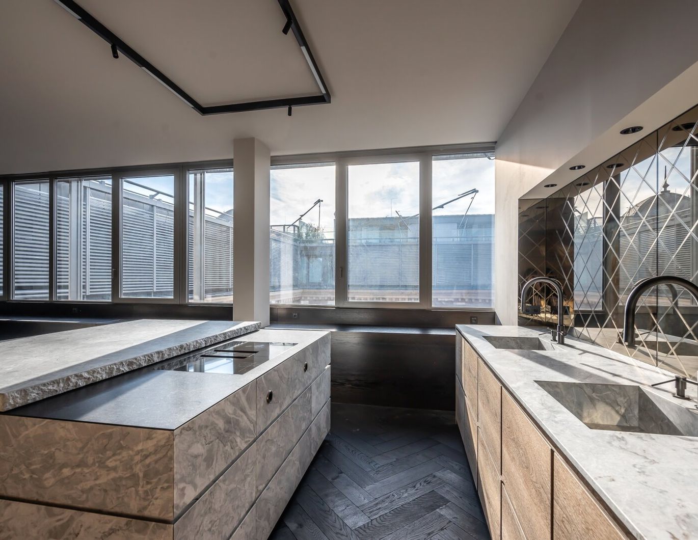 Absolute rarity in the Palais Hansen: Exclusive penthouse in prime location!