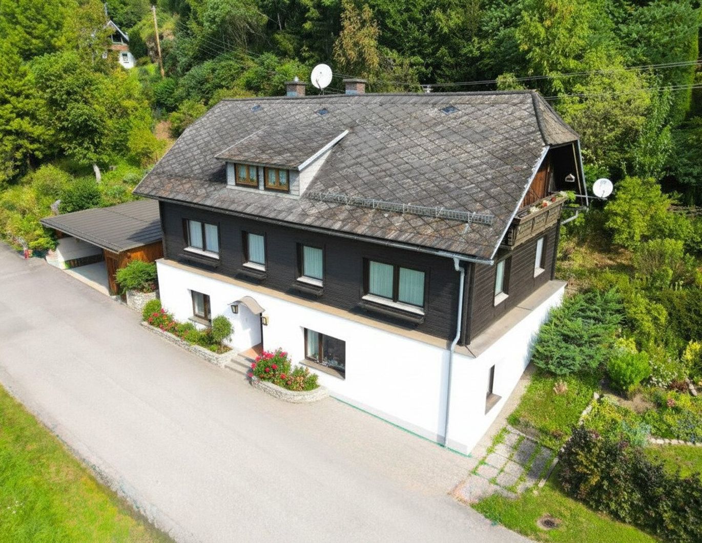 Charmantes Gasthaus mit zwei Wohnungen, großem Grundstück und Carport - ideal für Gastgeber, Familien oder als Ferienbetrieb