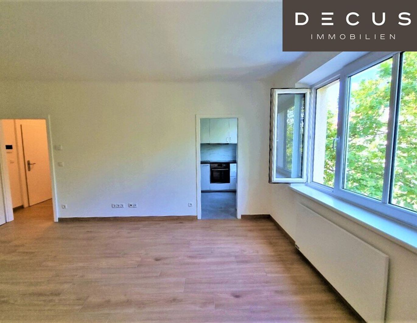 | TOPSANIERTE, SUPERHELLE | WOHNUNG |SOFORTEZUG