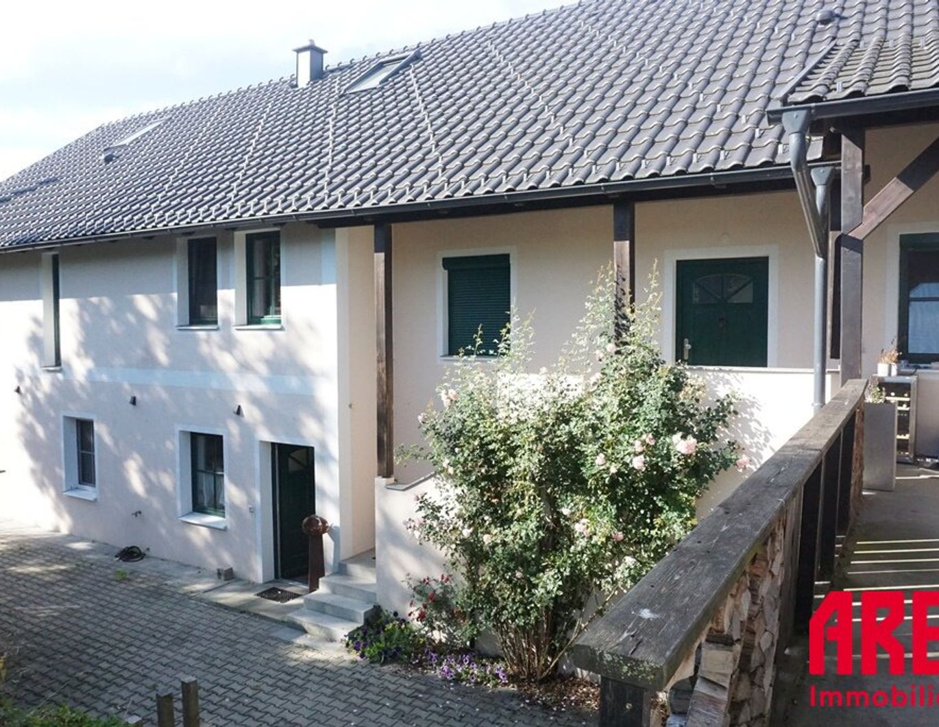 Großzügiges Wohnhaus mit Ordinations- und Nebenräumen
