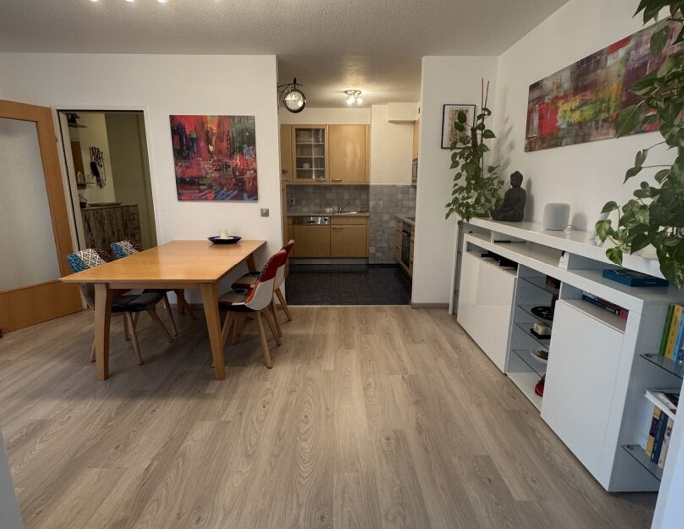 Schöne geräumige 3-Zimmer-Wohnung mit Loggia Nähe Donaukanal, U4 u U6 ! Voll möbliert - Koffer packen und einziehen !!