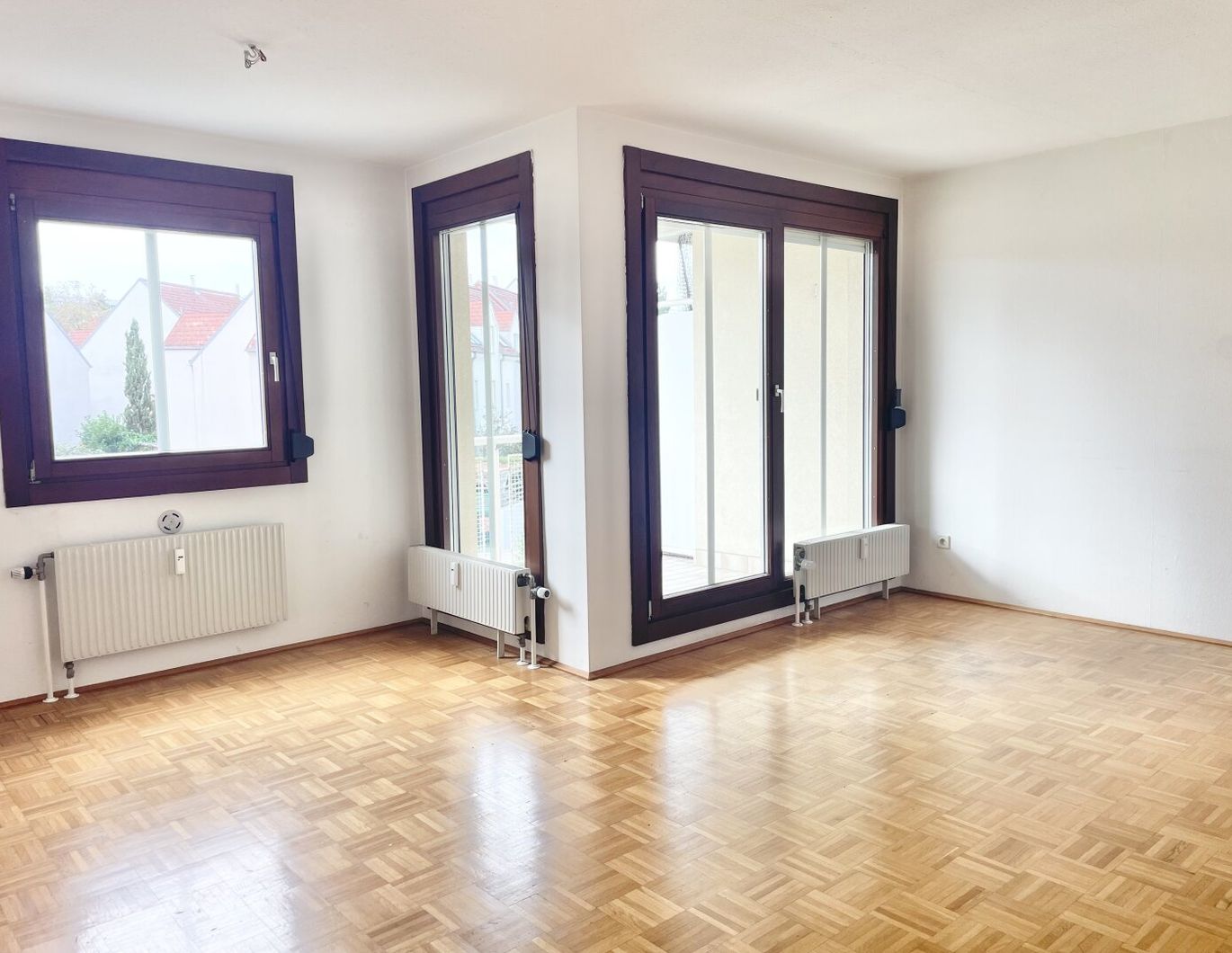 PROVISIONSFREI VOM EIGENTÜMER! LICHTDURCHFLUTETE 4-ZIMMER-WOHNUNG MIT LOGGIA NÄHE BAHNHOF LIESING!
