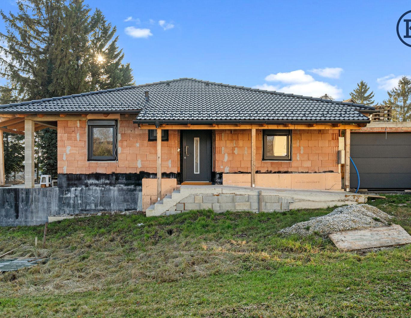 Charmanter Bungalow im Rohbau