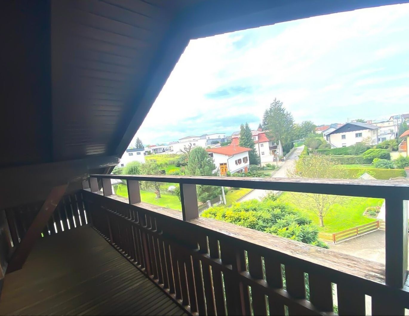 TRAUMHAFTES APARTMENT - Stilvolle 4-Zimmer Wohnung in RUHELAGE