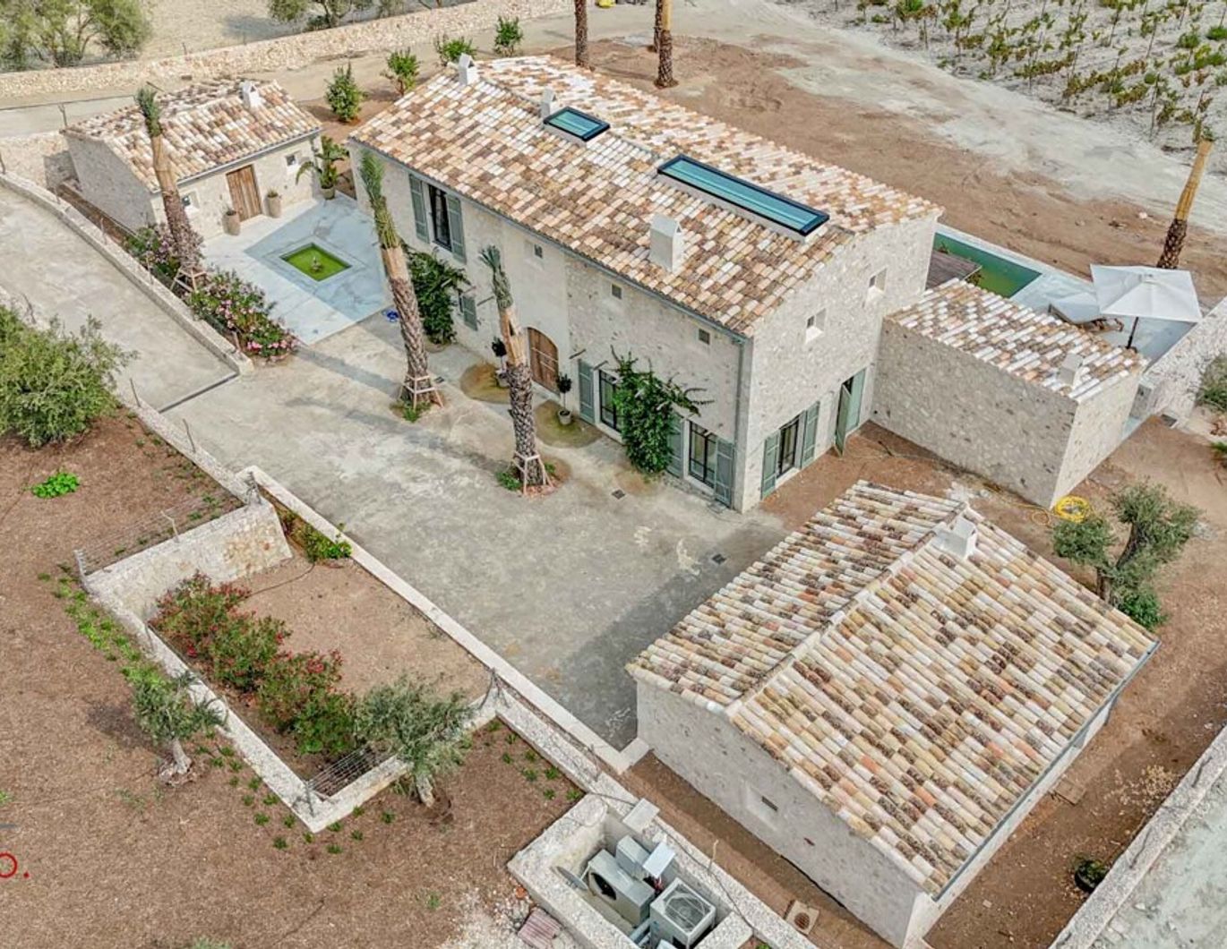 Einzigartige Finca mit eigenem Weinberg  im authentischen, mallorquinischen Stil, von österreichischen Bauherren!