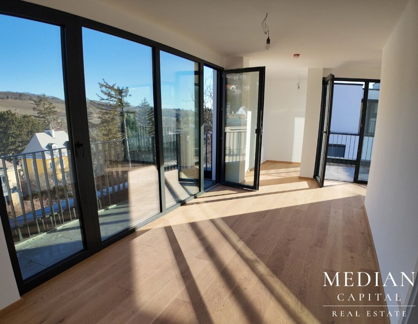 Stilvolle Neubauvilla in den Weinbergen