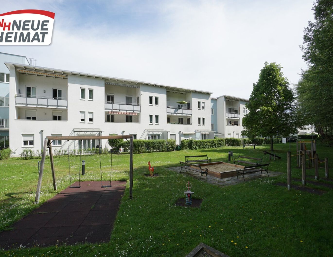 GERÄUMIGE 3-ZIMMER-BALKONWOHNUNG MIT CARPORT IN SCHÖNER LAGE! PERFEKT FÜR FAMILIEN!