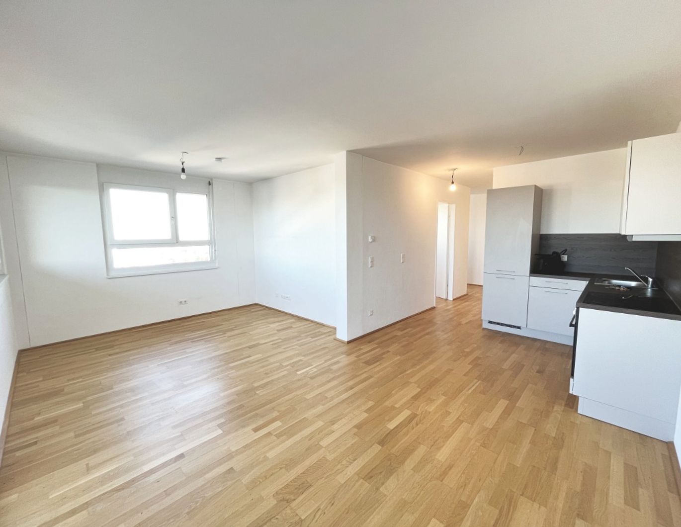 Q11 Leben in Simmering -  Lichtdurchflutete Loggiawohnung mit 2 Zimmern und Deckenkühlung!